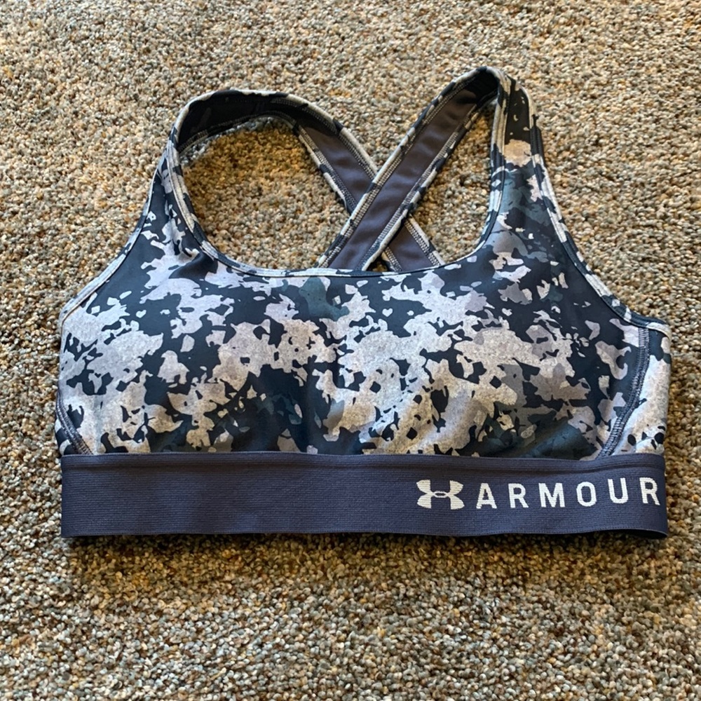 Under Armour sports bra - like new!